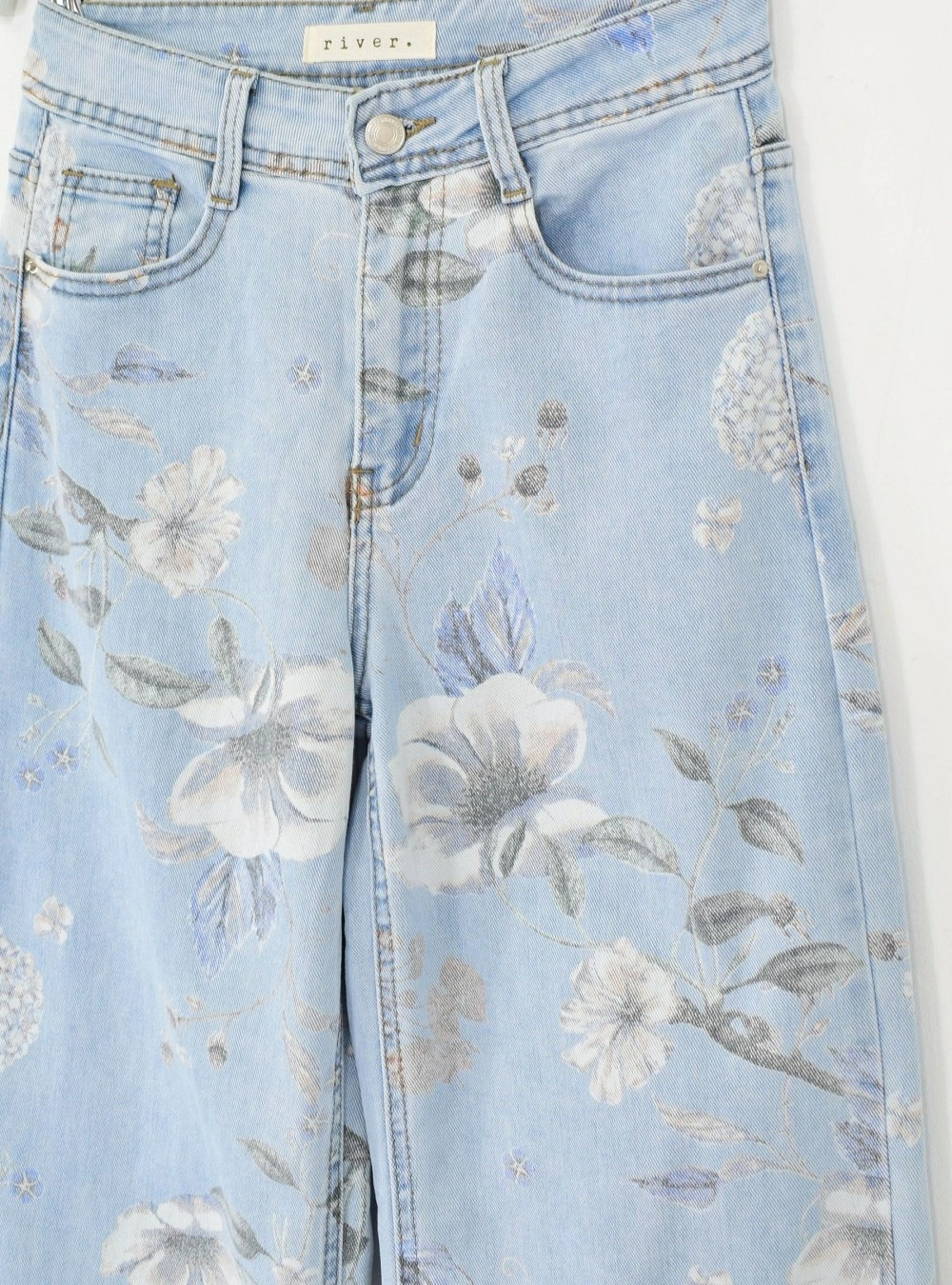 Jeans wide leg flores estampadas